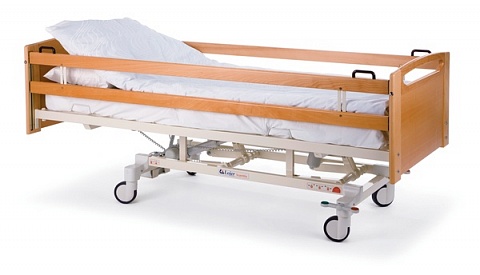 Купить Кровать палатная медицинская с деревянными торцами и боковыми ограждениями Lojer ScanAfia PRO HS-280, HS-290, HS-480, HS-490  в Москве, цена - 86500 руб.