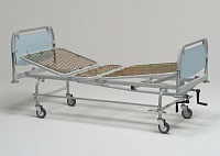Купить Кровать больничная 3-х секционная с фиксированной высотой,  на колесах, регулировка секций - вращающимися ручками,   11-CP125 в Москве, цена – 88 000 руб.